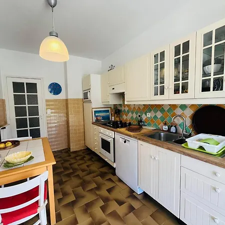 4 Pieces A Avec Piscine, Jardin Et Terrasses, A 1 Km De La - Fr-1-63-367 Tatil Evi