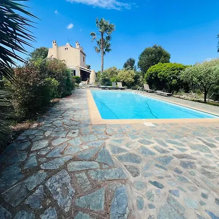 4 Pieces A Avec Piscine, Jardin Et Terrasses, A 1 Km De La - Fr-1-63-367