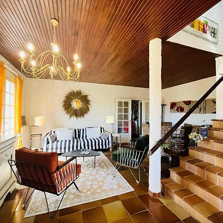 4 Pieces A Avec Piscine, Jardin Et Terrasses, A 1 Km De La - Fr-1-63-367