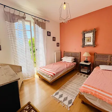 4 Pieces A Avec Piscine, Jardin Et Terrasses, A 1 Km De La - Fr-1-63-367