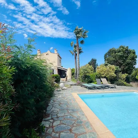 Dom wakacyjny 4 Pieces A Avec Piscine, Jardin Et Terrasses, A 1 Km De La - Fr-1-63-367 *